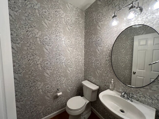 Foto del edificio - Gorgeous 3 BR 3.5 Bath with Bonus or 4th B...