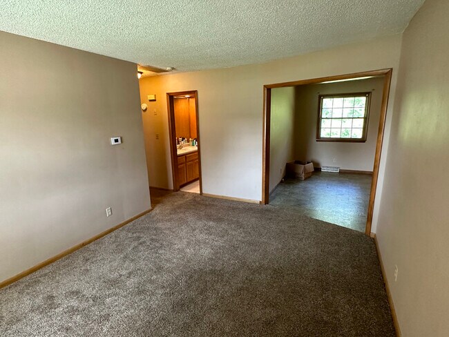Building Photo - 2113 S Ventura Ave