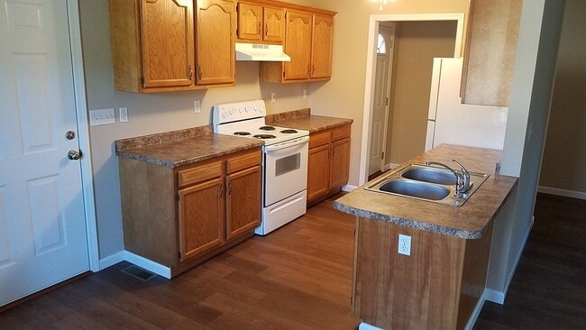 Kitchen - 523 Stoney Mountain Rd