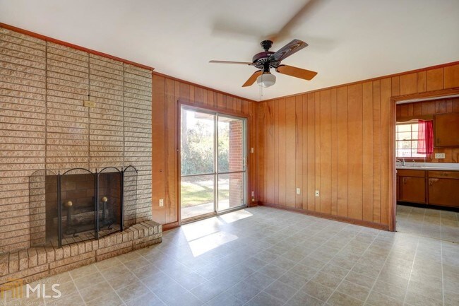 Foto del edificio - 101 E 10th St