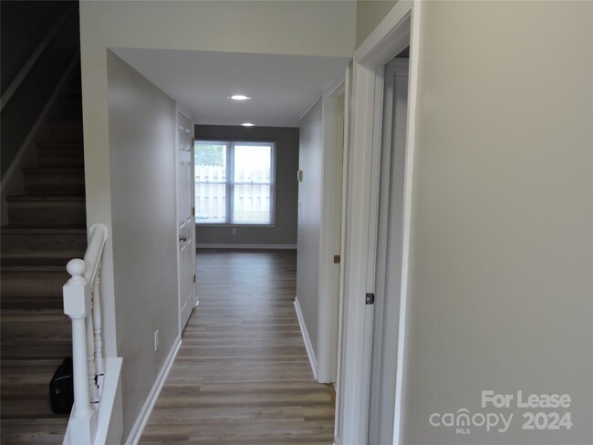 Foto del edificio - 14 Sleepy Hollow Ln