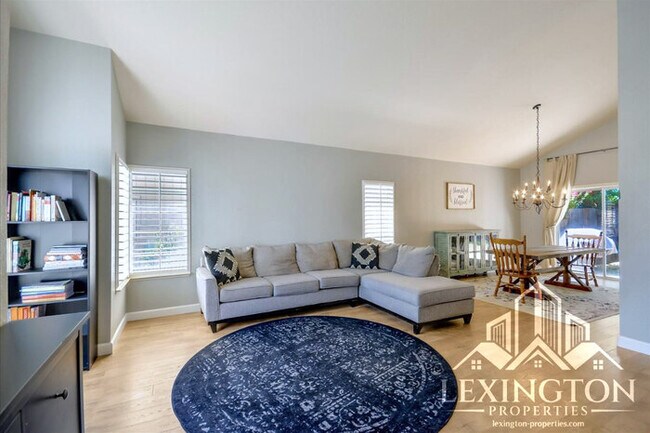 Foto del edificio - Gorgeous, 4BD/3BA, Home in Esteemed Laguna Neighborhood, Elk Grove, near Kloss Park!