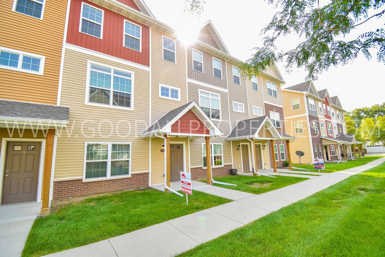 Primary Photo - 3 Bedroom 2.5 Bathroom Townhome in West De...