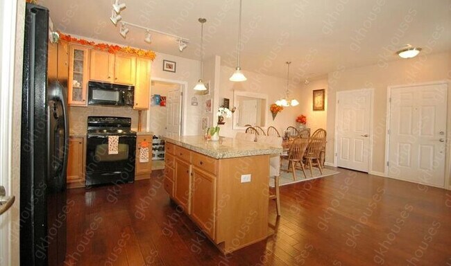 Building Photo - 9359 Las Ramblas Ct