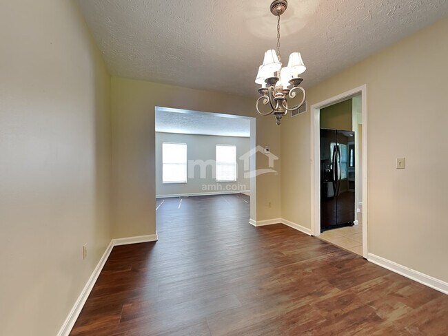 Building Photo - 3300 Whispering Woods Dr