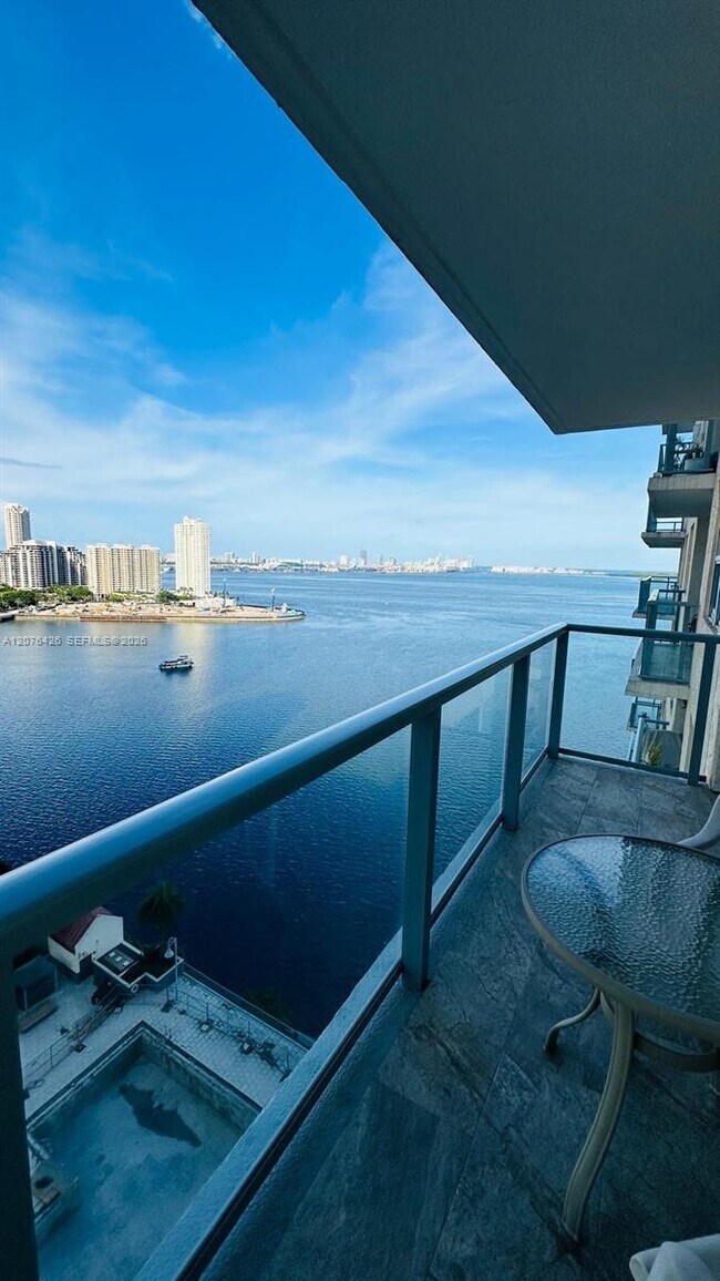 Building Photo - 1155 Brickell Bay Dr