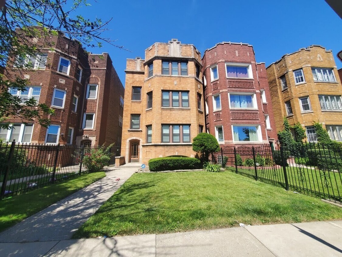 Primary Photo - 7836 S Jeffery Blvd