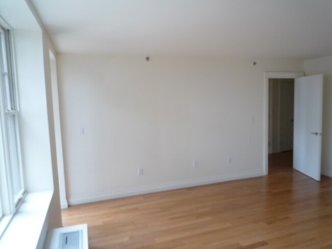 Master Bedroom - 1600 Beverley Rd