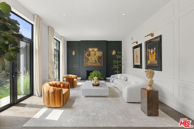 Building Photo - 1739 San Ysidro Dr