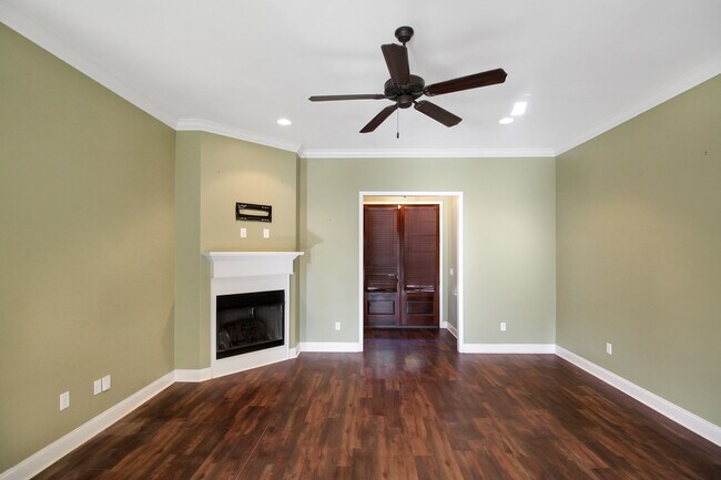 Foto del edificio - 165 Harvey Cir