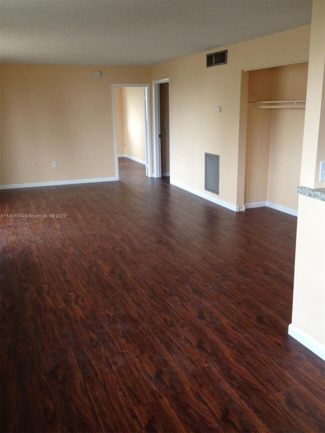 Foto del edificio - 7900 Tatum Waterway Dr