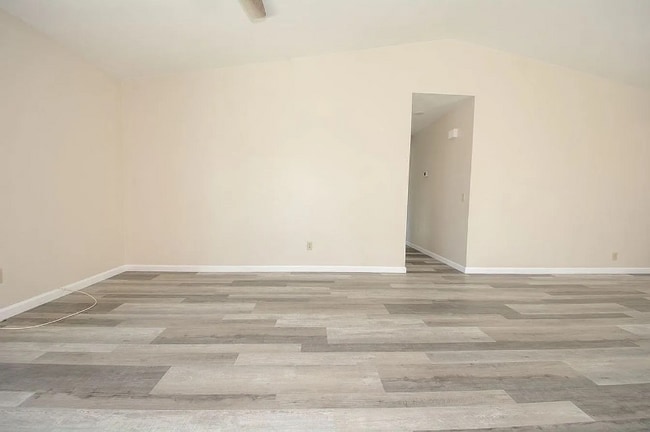 Foto del edificio - 7582 Lime Ave
