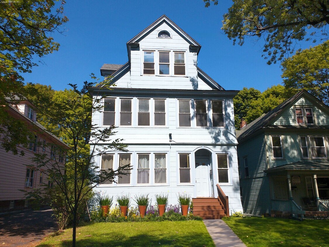 Foto principal - 1215 Madison St