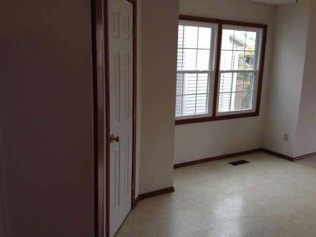 Building Photo - 1227 Beacon Hill Ct