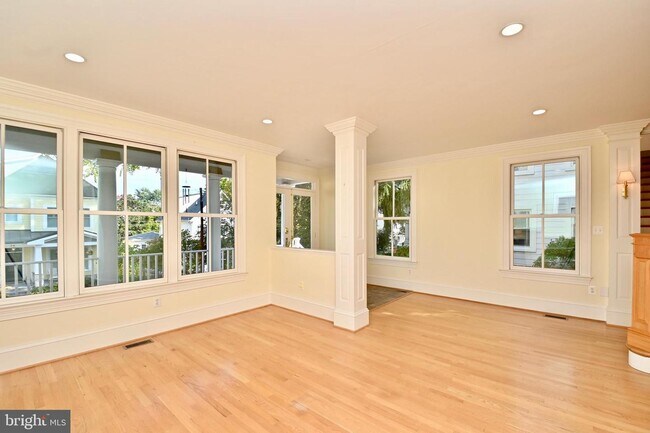 Building Photo - 35 E Linden St