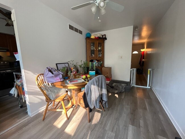 Foto del edificio - Beautifully updated 3-bedroom, 1.5-bath to...
