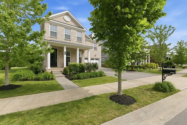 Building Photo - Luxury Executive Living in Sought-After Franklin Community