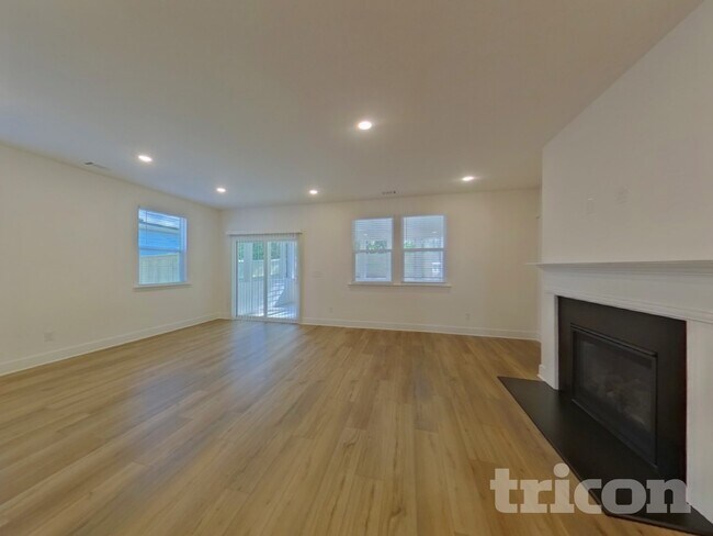 Building Photo - 65 Mayhaw Pt