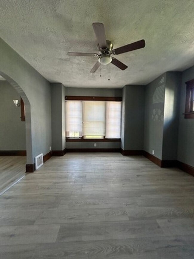 Foto del edificio - 1329 Oxford Ave NW