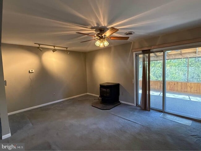 Building Photo - 1145 Pheasant Dr N