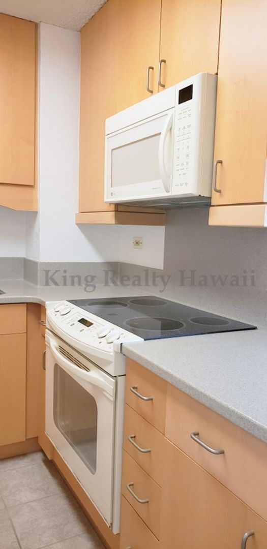 Foto del edificio - *VERY CLEAN 1 br / 1 bath w/Den(small offi...