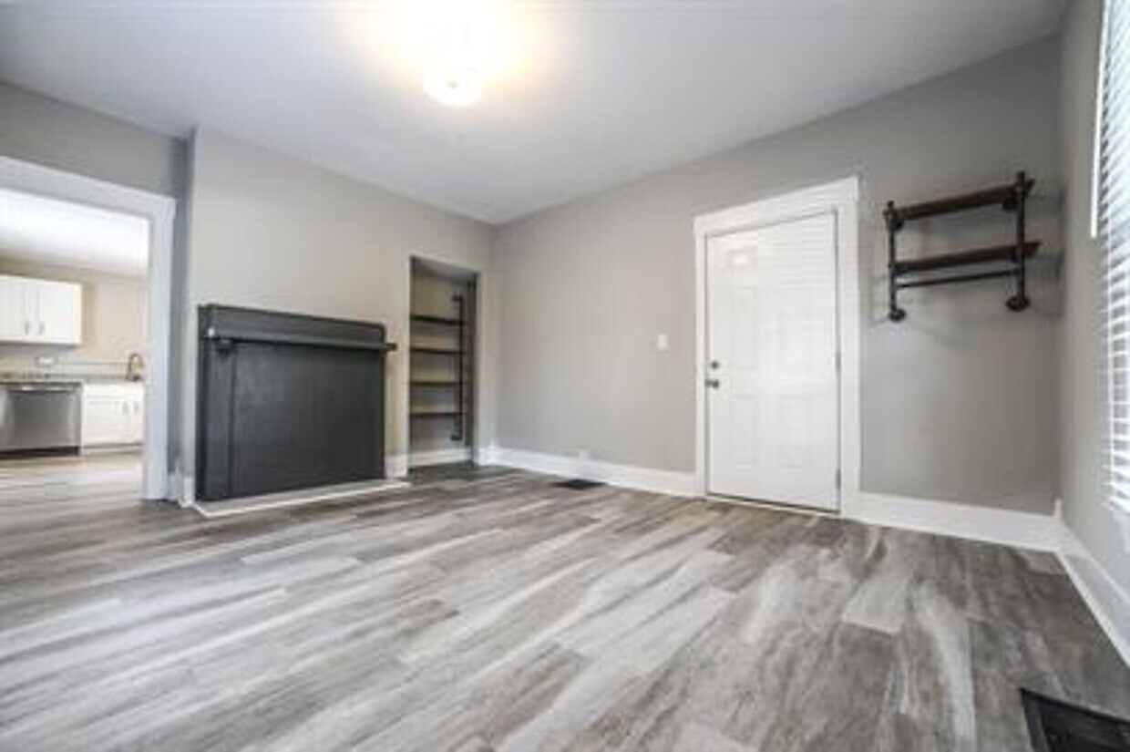 Foto principal - 104 E Madison St