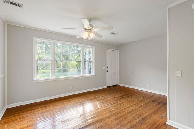 Building Photo - 409B