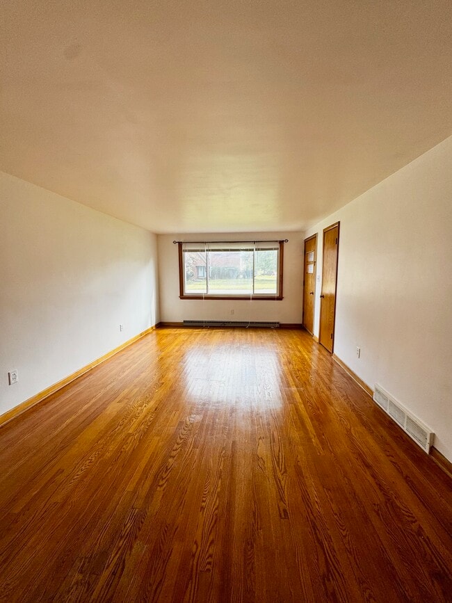 Living Room - 778 Maple St