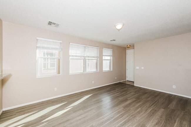 Building Photo - 548 Bayo Canyon Ct