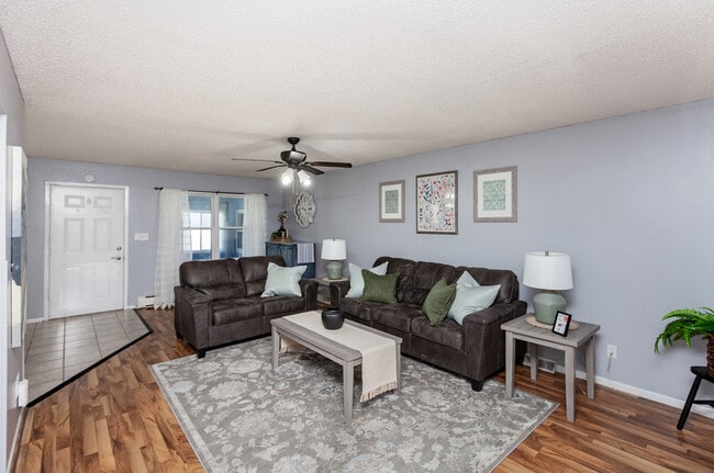 Sala de estar - 2019 Payton Ave