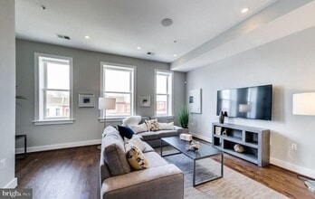 Building Photo - 726 Girard St NW
