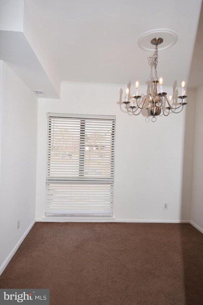 Building Photo - 5917 Tamar Dr