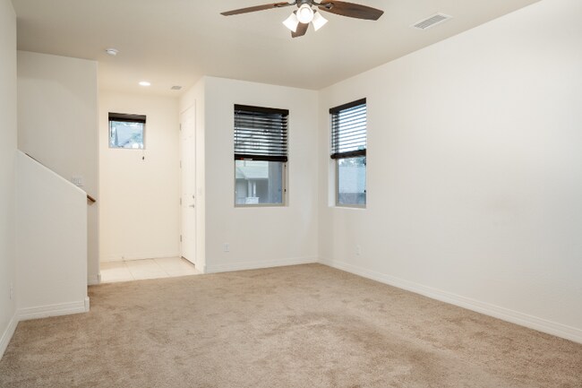 Building Photo - 2575 W Pollo Cir