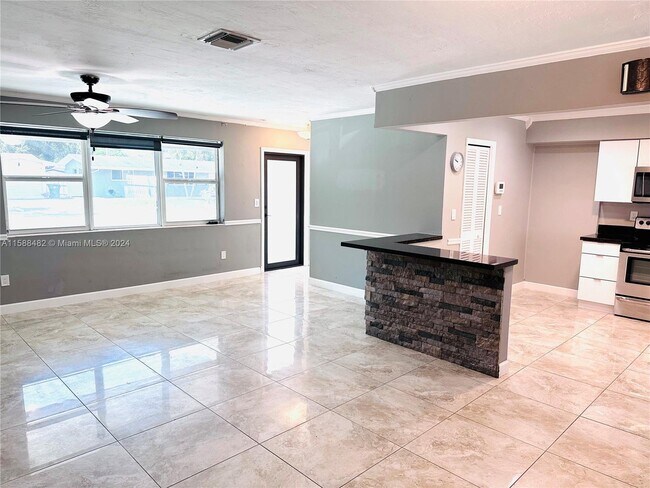 Foto del edificio - 8761 NW 12th St