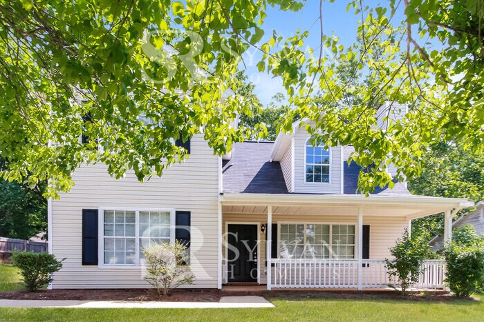 Foto principal - The living is easy in this 3 bedroom, 2 bathroom home