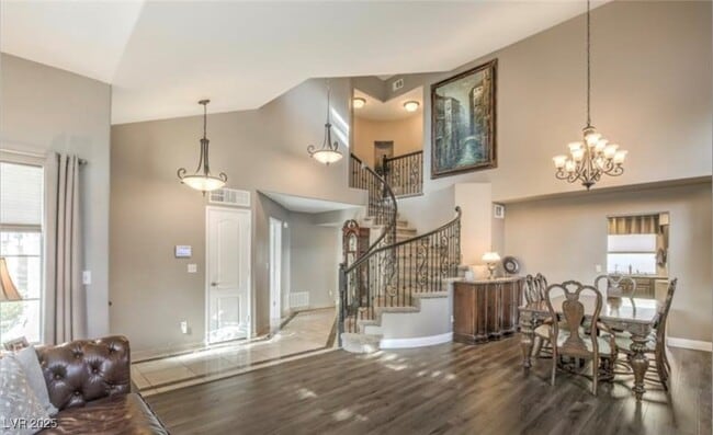 Building Photo - 2021 Paradise Peak Dr