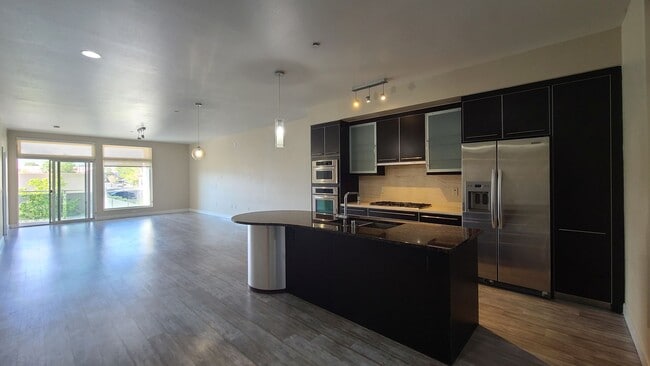 Foto del edificio - 2 Bedroom Condo located in Park House.