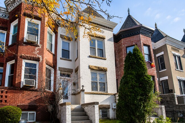 Foto del edificio - 2811 11th St NW