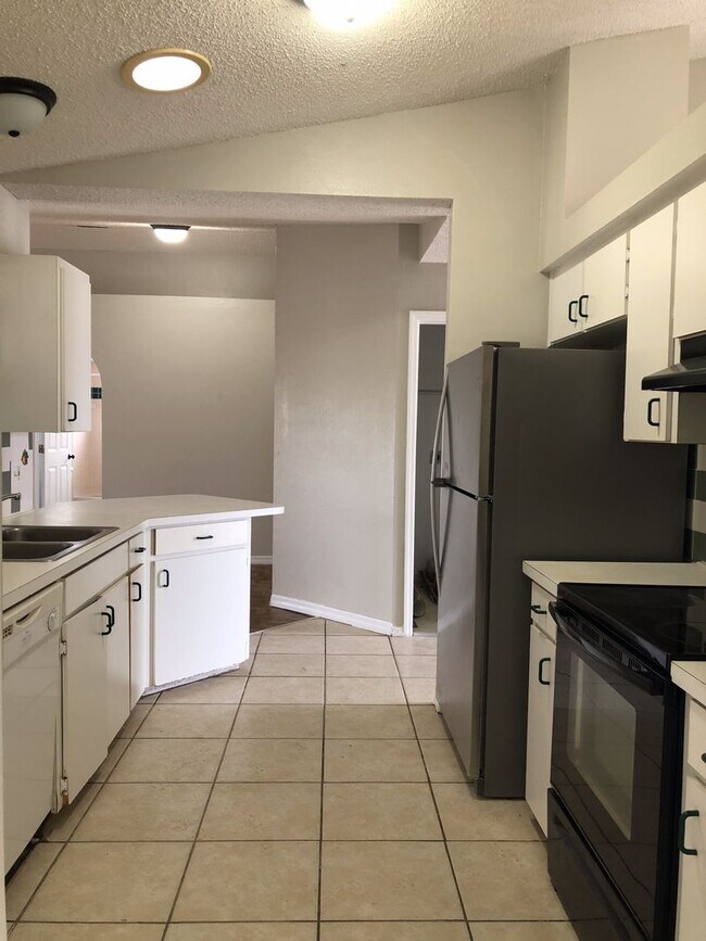 Foto del edificio - 3 Bed 2 Bath Home | Pet Friendly with Fenced Yard | Washer Dryer Hook Ups | Section 8 Welcome