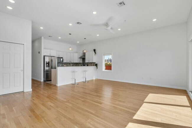 Building Photo - 936 Pavonia Ave