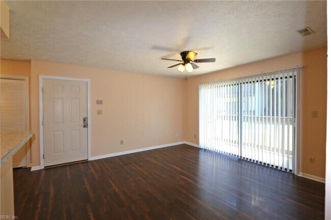 Foto del edificio - 200 Wells Ct