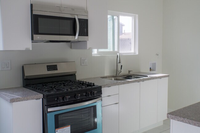 Kitchen - 4556 W 163rd St