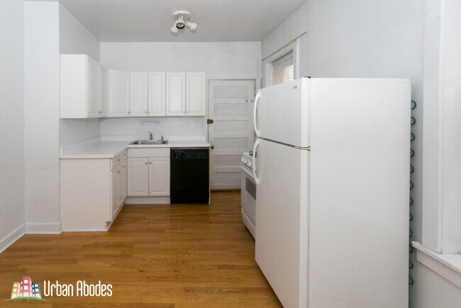 Foto del edificio - 4408 N Winchester Ave