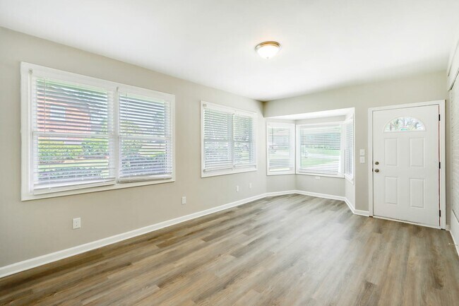 Building Photo - 4378 Chelou Dr