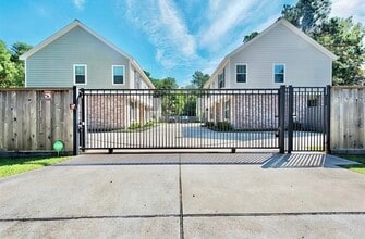 Building Photo - 25110 Glen Loch Dr