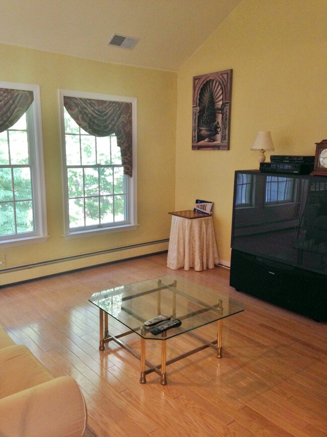 102 Pheasant Run, Old Tappan, NJ 07675 Townhome Rentals in Old Tappan