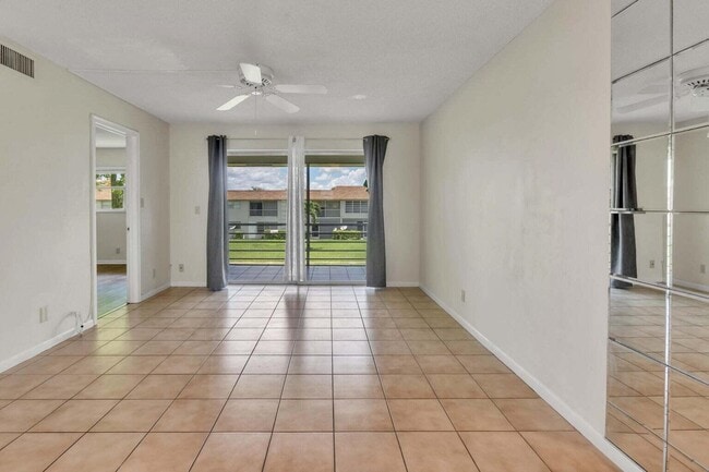 Building Photo - 9911 Sandalfoot Blvd