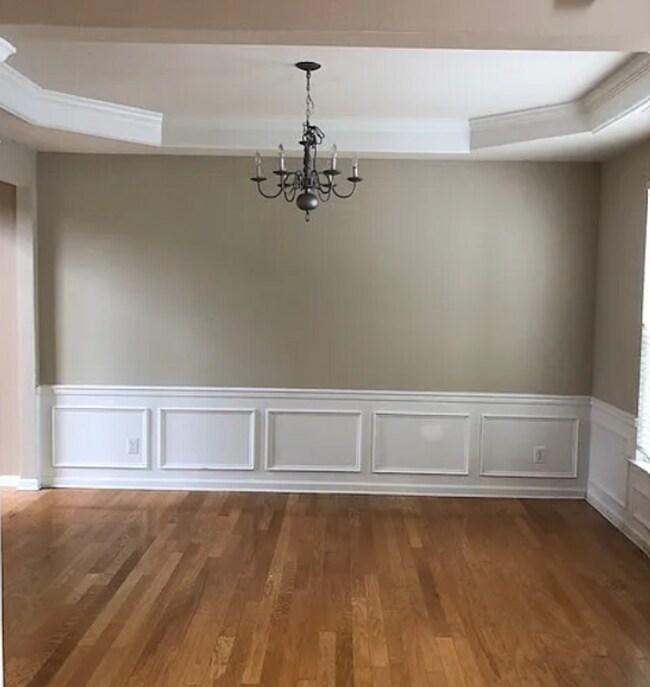 Foto del edificio - Coming Soon! 4 BR/2.5BA | 2,600+sqft Single Family Home | Grand Living Area w/ Fireplace