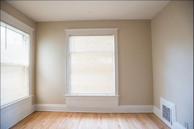 Foto del edificio - 2724 N Murray Ave