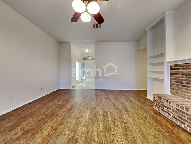Building Photo - 2109 Silver Spring Drive